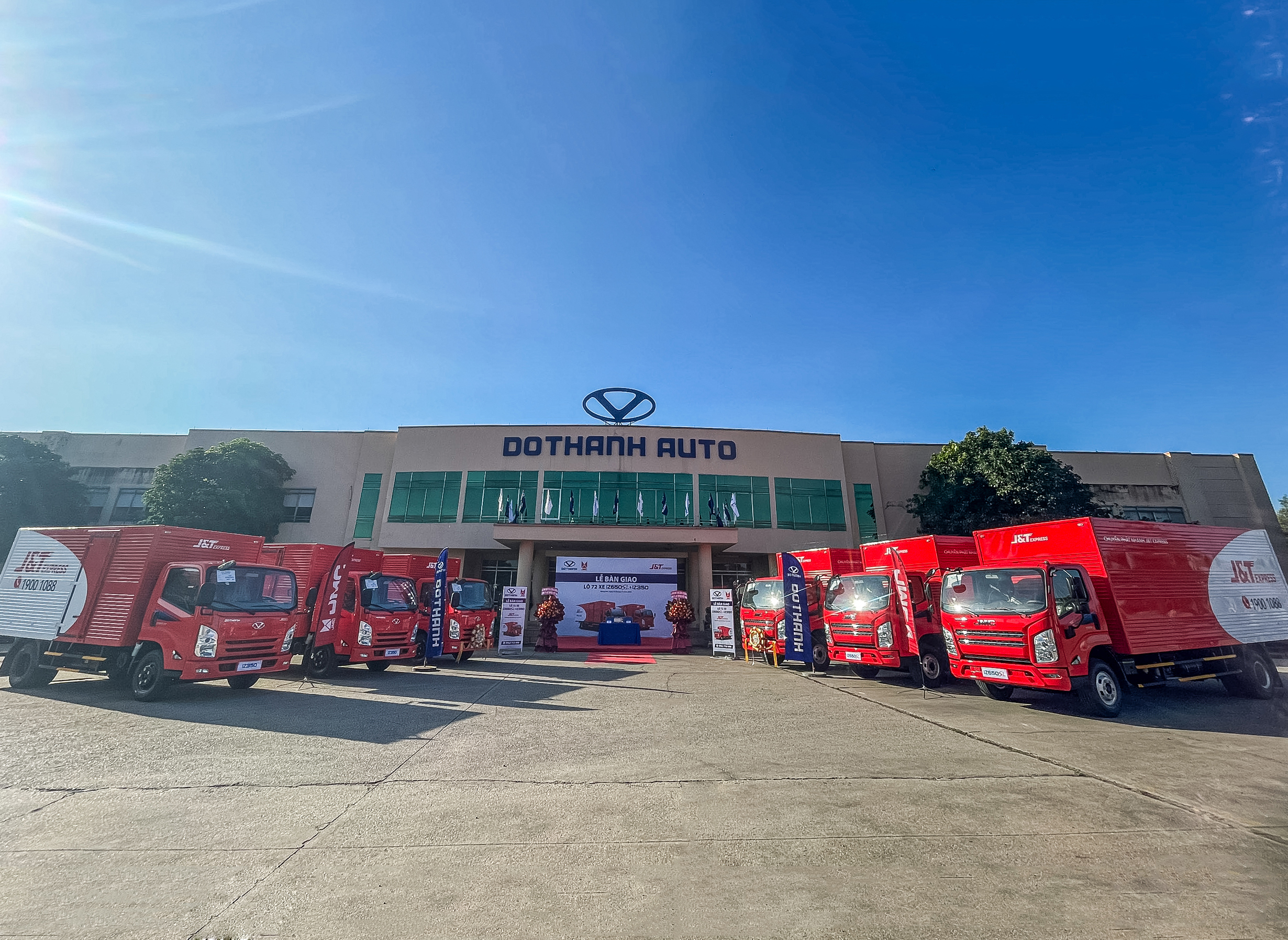 J&T Express tăng cường 72 xe tải mới mùa cao điểm cận Tết | DOTHANH AUTO